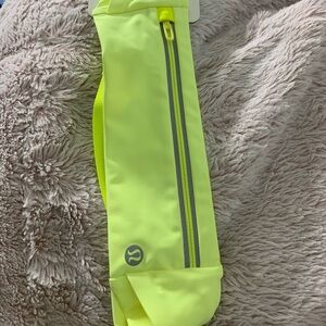 Brand new Lululemon skinny running pouch.